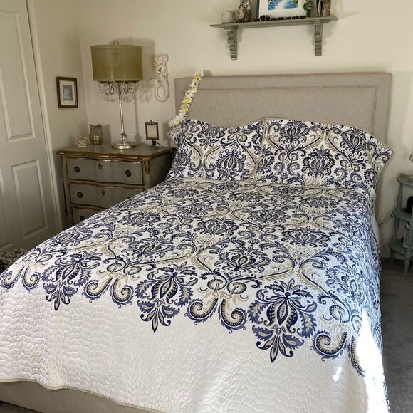 Madison Park Blue and Cream Comforter Set king 3 piece set - Picture 3 of 9